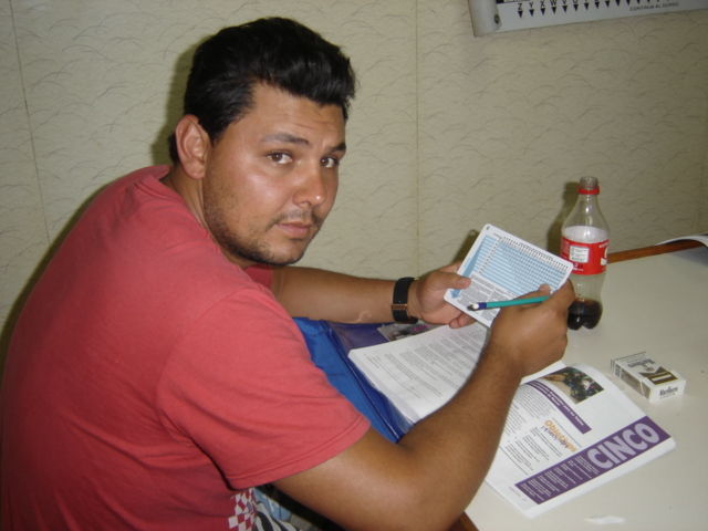 ESTUDIANDO???
BUENO EN LA FOTO SALIO BIEN