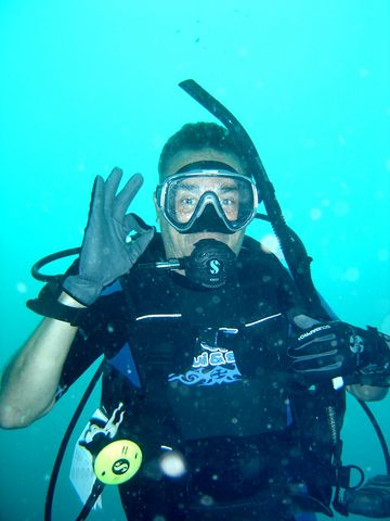 AGUSTIN EN EL AGUA Y DE VERDAD ESTARA AGUSTIN