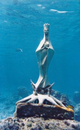 VIRGEN HUNDIDA EN PARQUE CHANCAHANAB COZUMEL